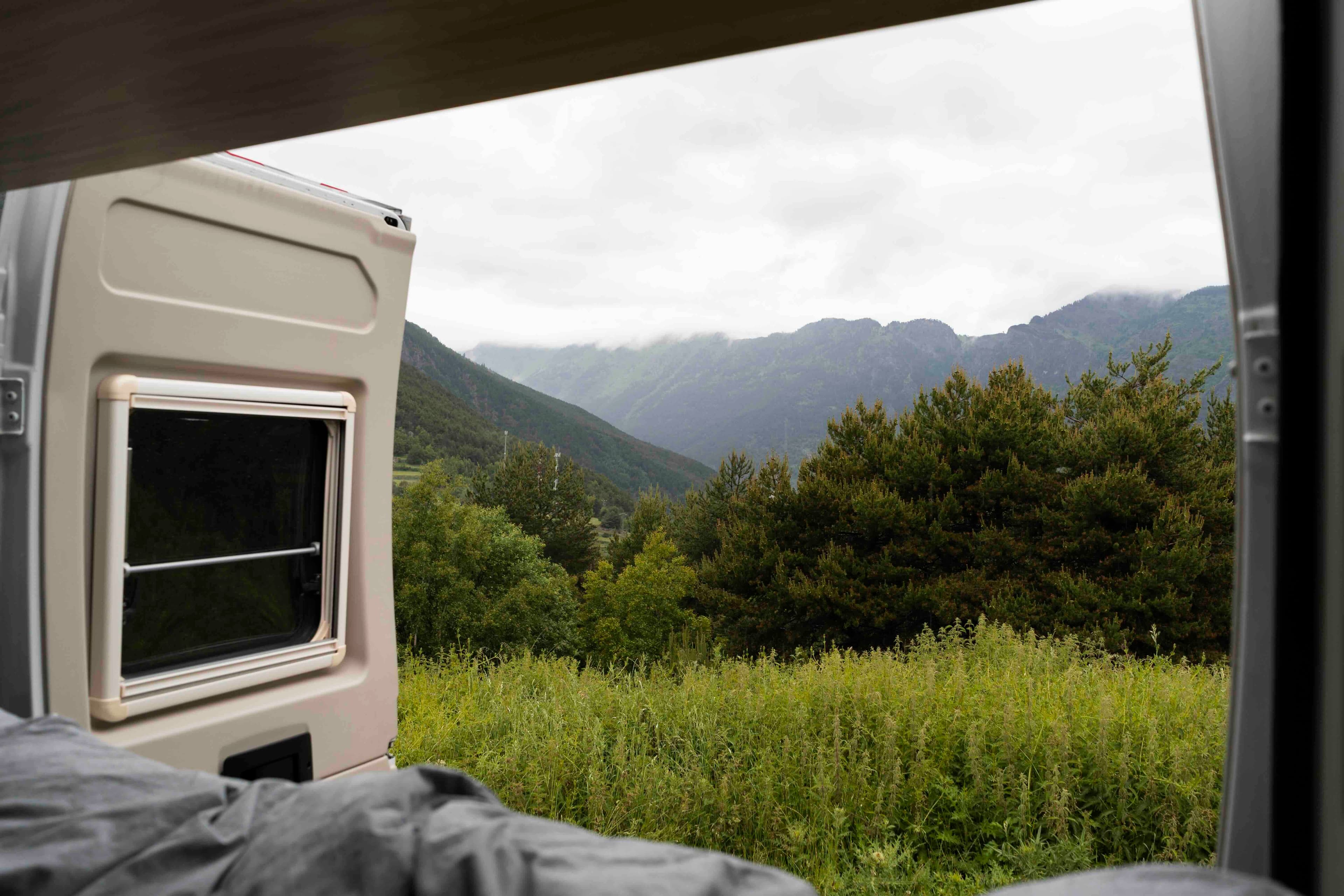 Imagen desde el interior de una Camper en Andorra