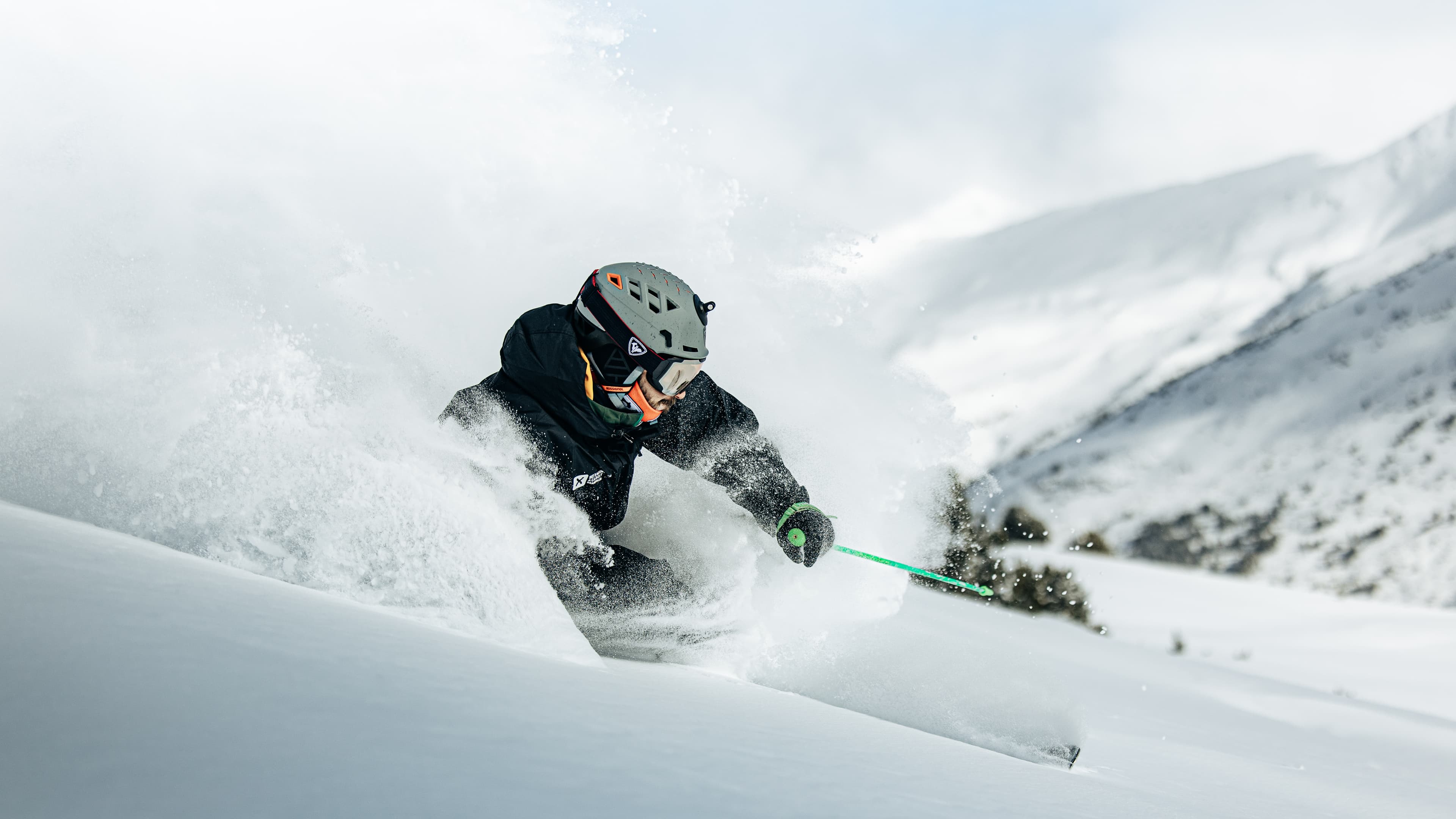 hombre esquiando en grandvalira