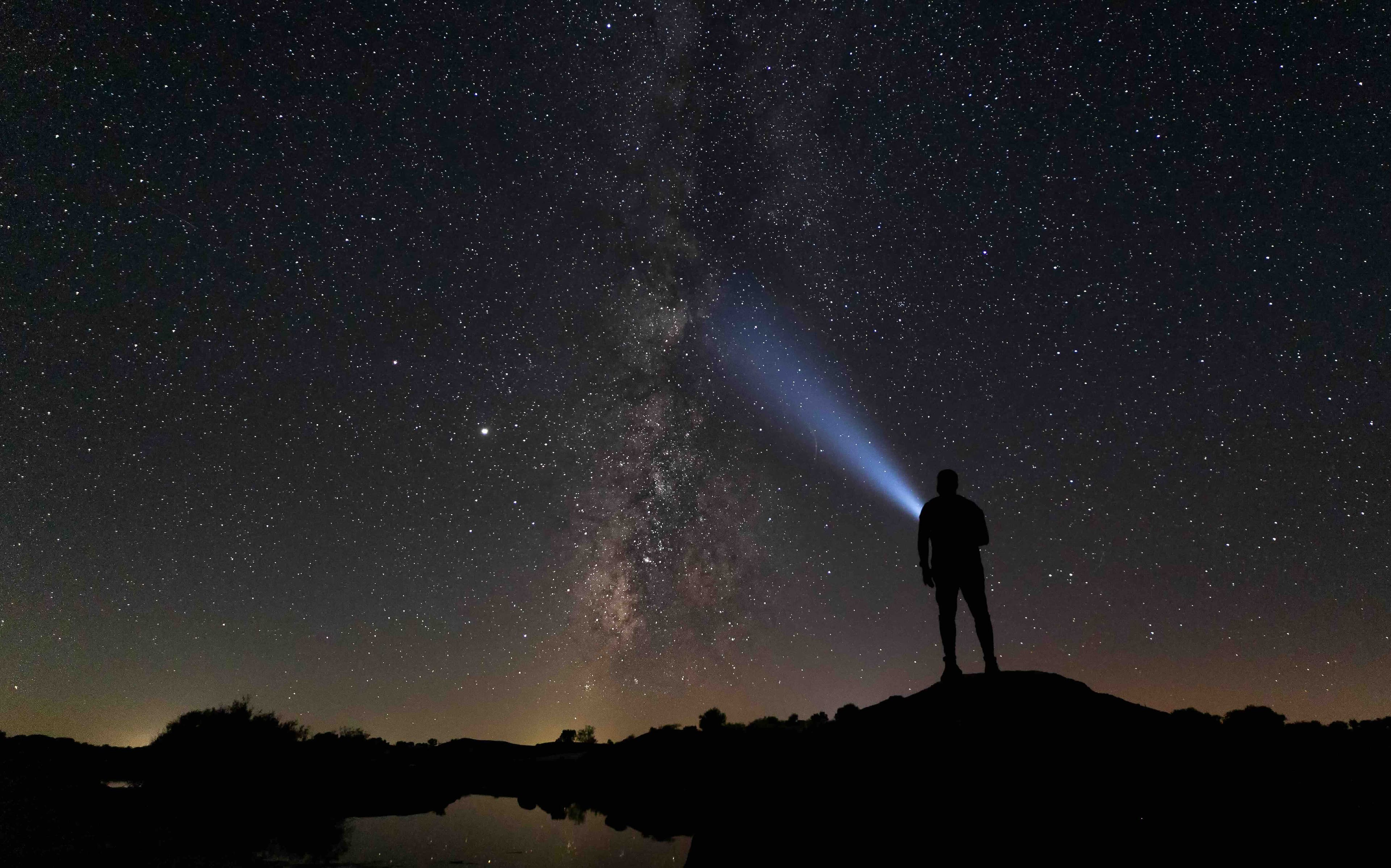 Noche estrellada en la montaña