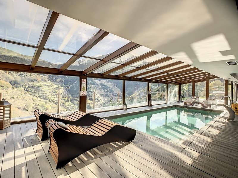 imagen de una piscina en el balneario de Os de Civís