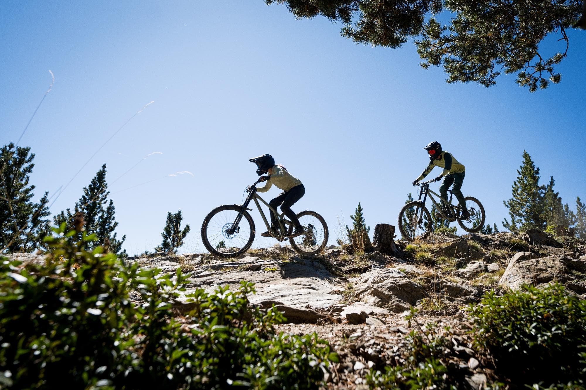 imatge de dos ciclistes al Bike Park de Grandvalira