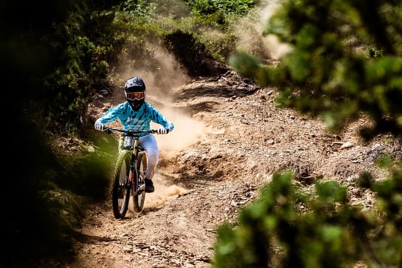 persona en bici en el bike world de grandvalira