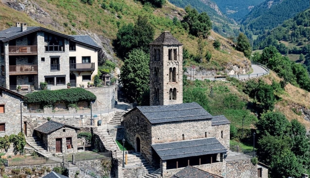 Imagen del exterior de la iglesia de Sant Climent de Pal