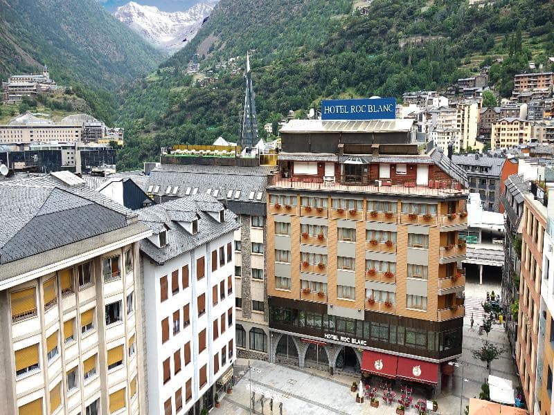 Exterior del hotel roc blanc en Escaldes-Engordany