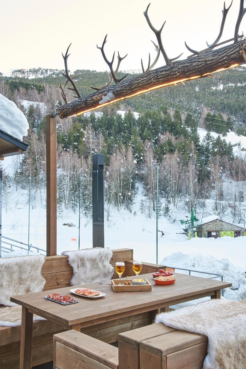 terraza hotel serras